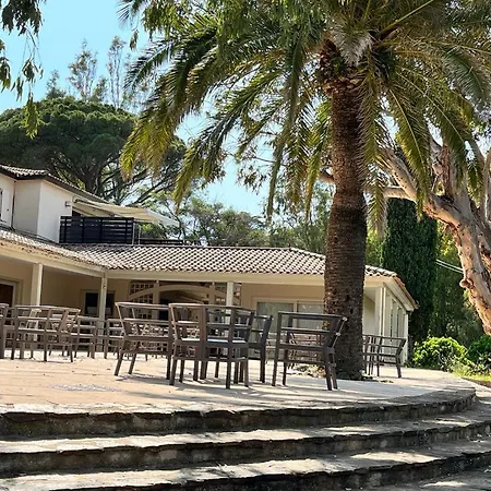 Daire La Pinede - Small 2 Bedroom Sea View - With Swimming Pool