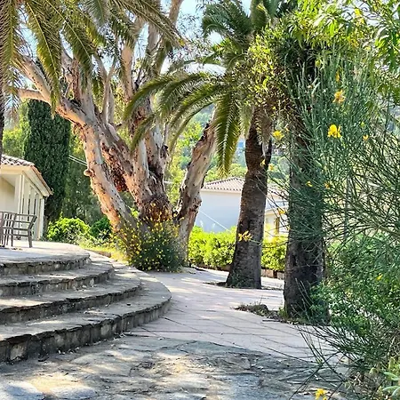La Pinede - Small 2 Bedroom Sea View - With Swimming Pool דירה לה לבאנדו