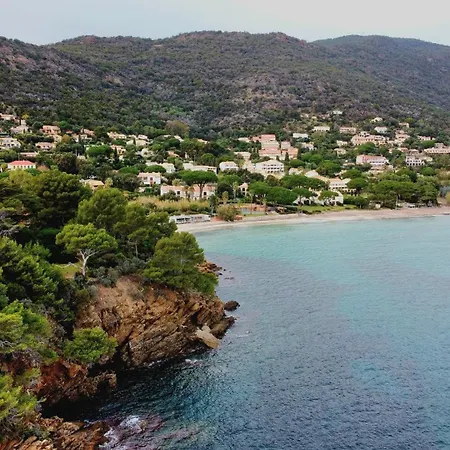 La Pinede - Small 2 Bedroom Sea View - With Swimming Pool Апартаменты