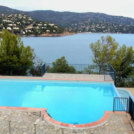 La Pinede - Small 2 Bedroom Sea View - With Swimming Pool דירה לה לבאנדו