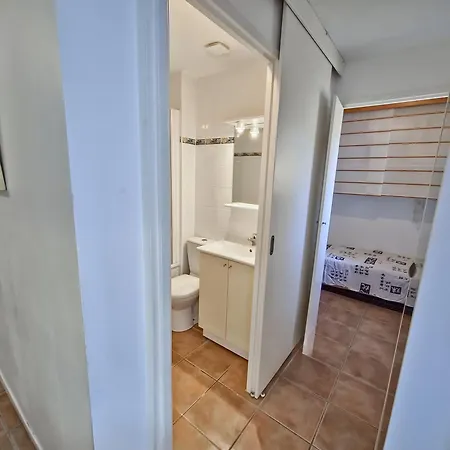 דירה La Pinede - Small 2 Bedroom Sea View - With Swimming Pool