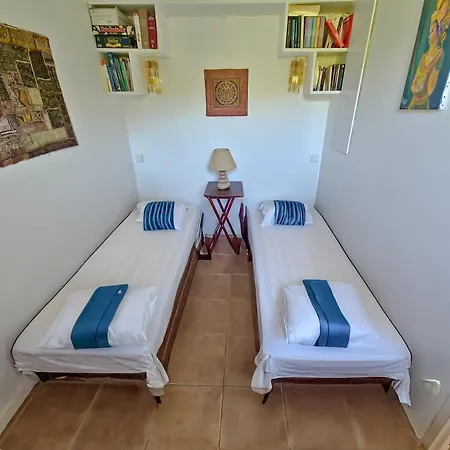 La Pinede - Small 2 Bedroom Sea View - With Swimming Pool דירה לה לבאנדו