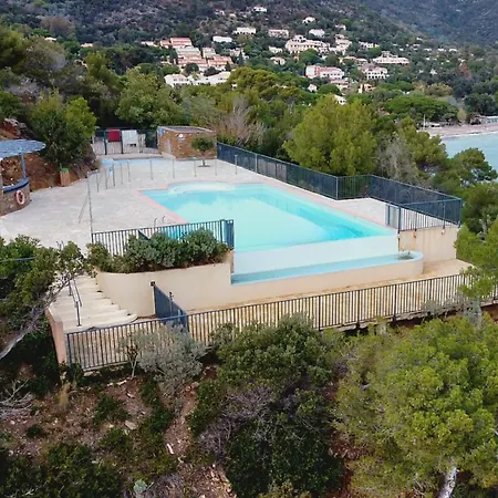 La Pinede - Small 2 Bedroom Sea View - With Swimming Pool Апартаменты