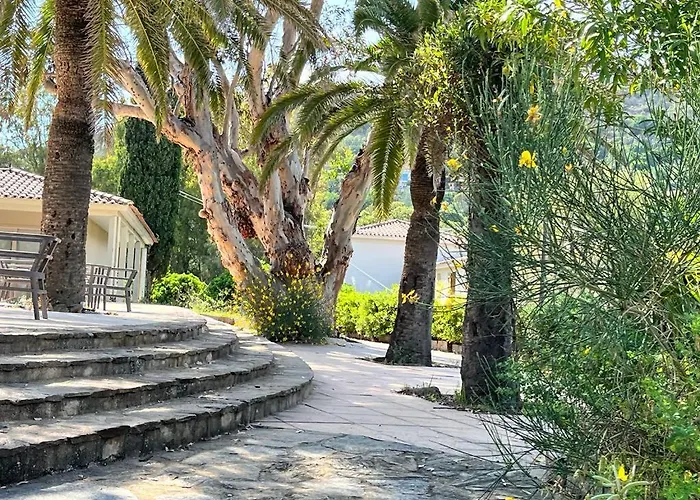 La Pinede - Small 2 Bedroom Sea View - With Swimming Pool Lägenhet Le Lavandou