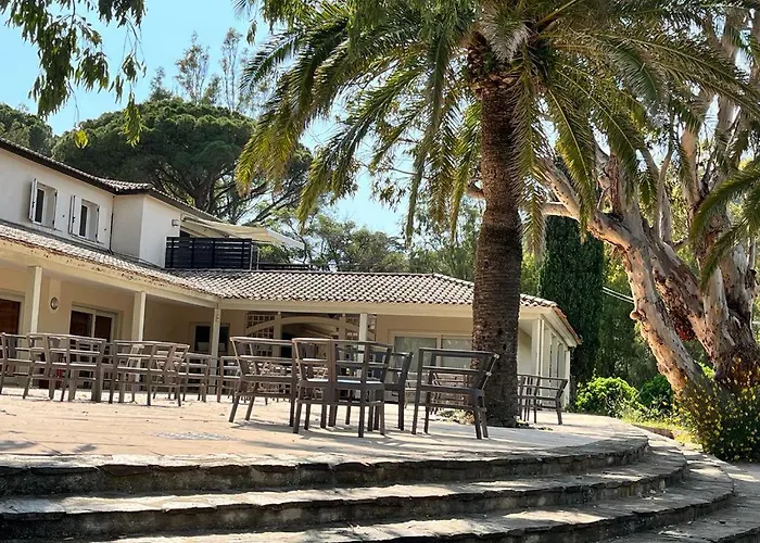 Lägenhet La Pinede - Small 2 Bedroom Sea View - With Swimming Pool