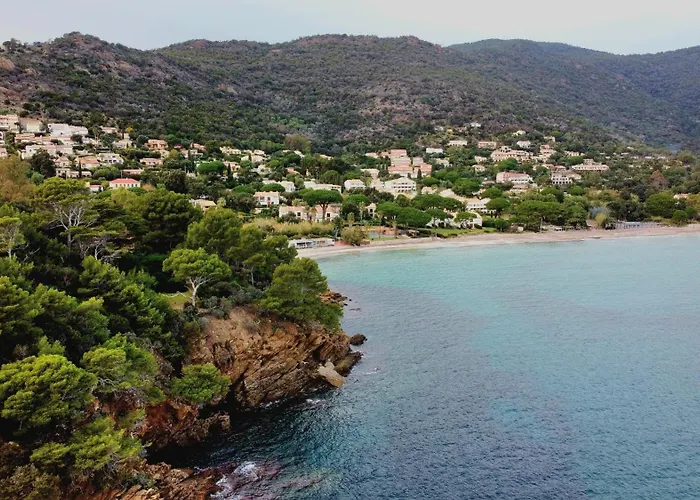 La Pinede - Small 2 Bedroom Sea View - With Swimming Pool Апартаменты