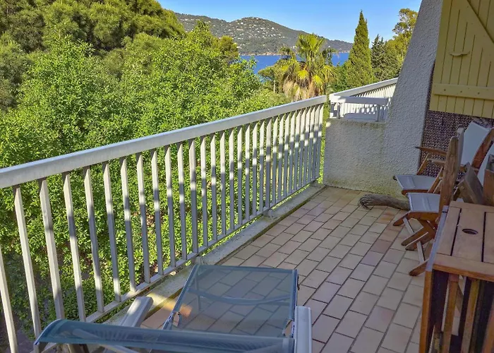 La Pinede - Small 2 Bedroom Sea View - With Swimming Pool *