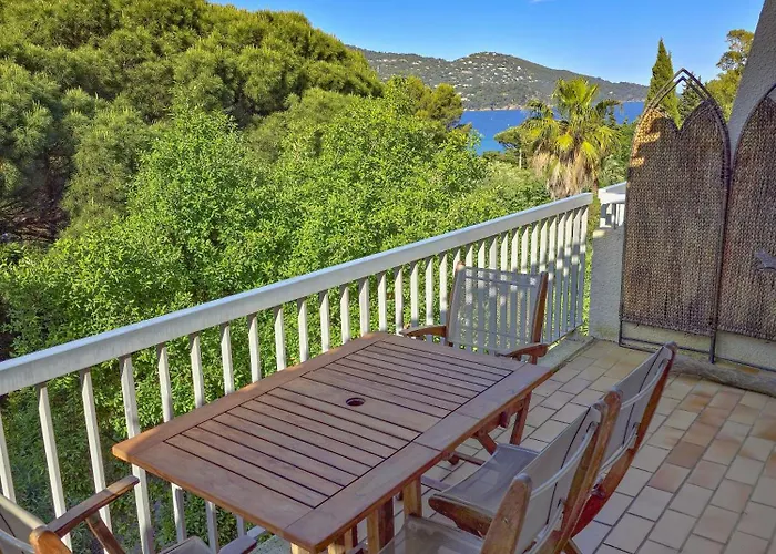 Lägenhet La Pinede - Small 2 Bedroom Sea View - With Swimming Pool Le Lavandou