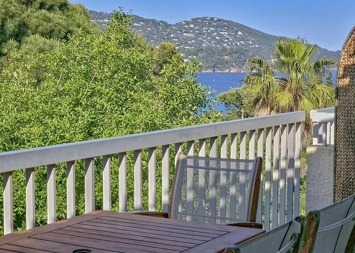 La Pinede - Small 2 Bedroom Sea View - With Swimming Pool * Le Lavandou