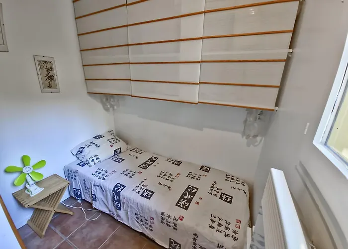 La Pinede - Small 2 Bedroom Sea View - With Swimming Pool * Ле-Лаванду